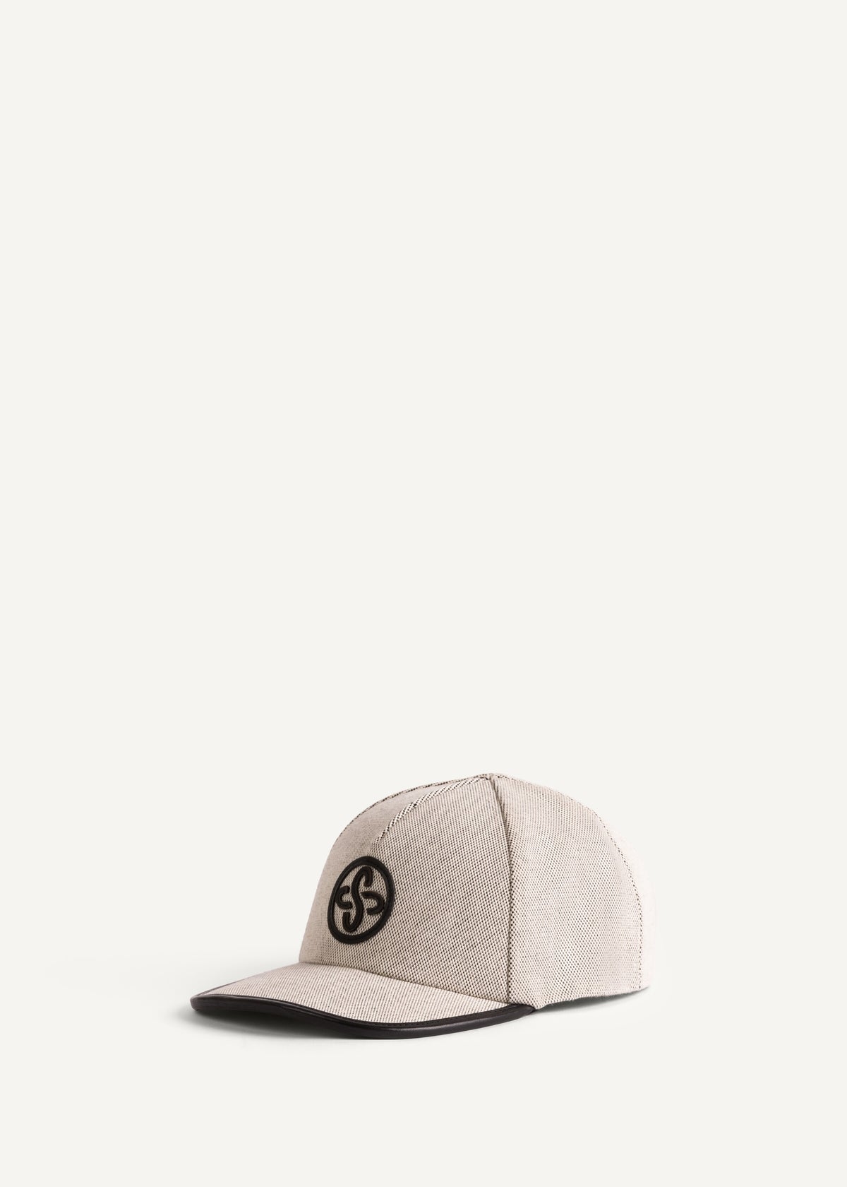 Captains Cap 001 three-quarter view
